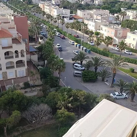 Lovley 2 Bed With A Sea View ! Апартаменты *